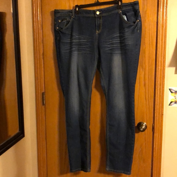 ROCAWEAR JEANS ๐Plus Size! Beautiful Stitching! - Picture 2 of 3